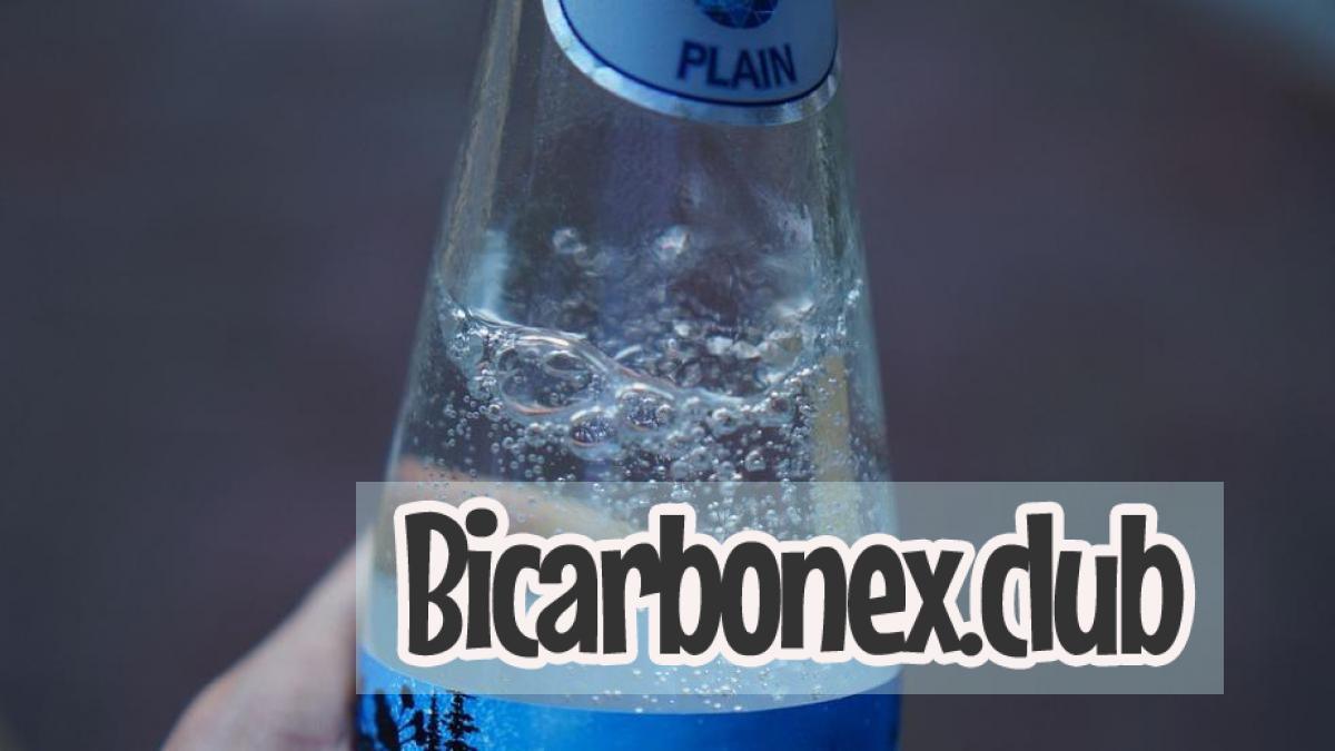 bicarbonato y agua mineral para la cara